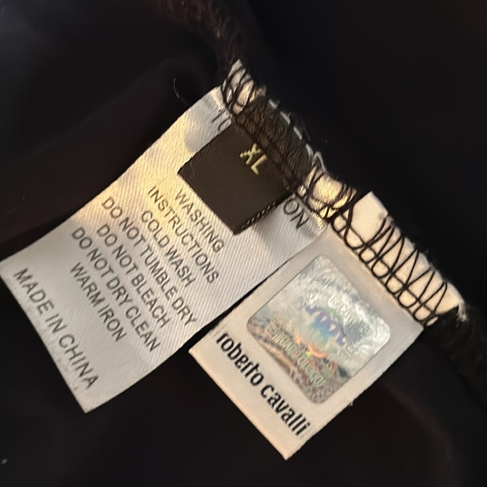 Roberto Cavalli T shirt Used bust still in good condition. - Picture 5 of 8